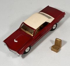 PONTIAC GTO 1965 Built Up Red and White Vintage Assembled Model Car 1:25 Scale