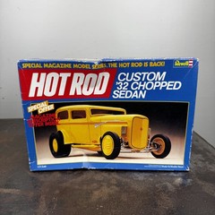 REVELL Hot Rod Series Custom 1932 Ford Chopped Sedan 7126 Complete 1:25 Scale