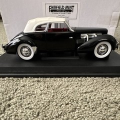 Fairfield Mint 1937 Cord 812 Supercharged Black White Red Model Car Opening Doo…