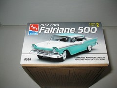 NEW AMT 1/25 1957 FORD FAIRLANE 500 KIT #8028