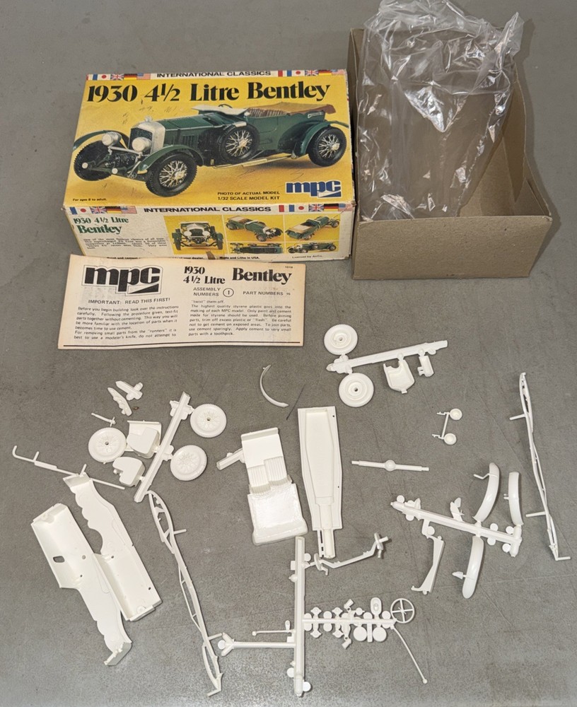 MPC 1018 1/32 Scale 1930 4 1/2 Litre Bentley Plastic Model Kit