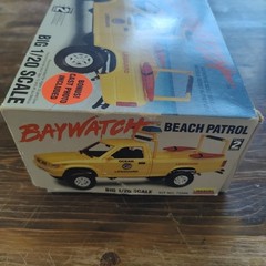 Lindberg Baywatch Lifeguard Truck 1:20 Yellow Model Kit Skill Level 2