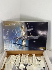 Heller Model 1/1600 MIR Russian Space Station (1:125) Complete / Opened