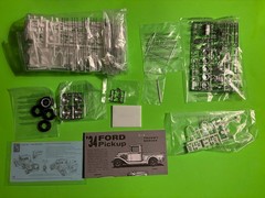 1934 FORD PICKUP TRUCK CUSTOMIZING 3N1 MODEL KIT AMT ROUND 2 1/25 SCALE NEW LOOK