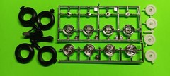 1970 Plymouth Road Runner 1/24 Magnum 500 Rim Dog Dish Hubcaps Tires Revell