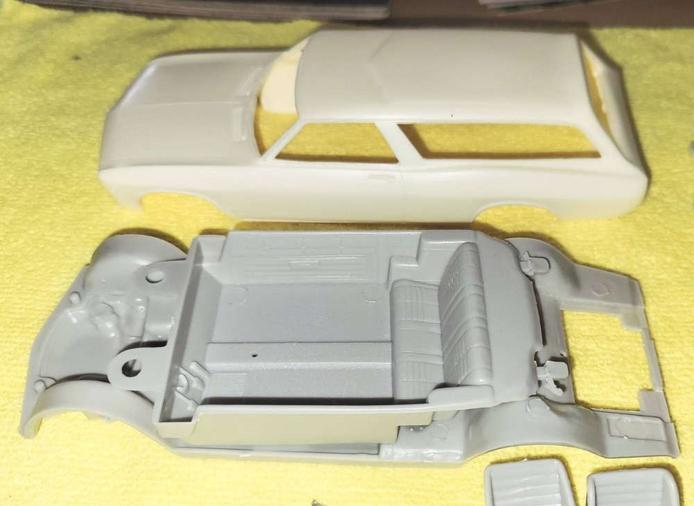 1969 Corvair Sport Wagon RESIN CURBSIDE KIT~1/25 w/ Interior, Chassis, Engine