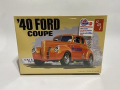 AMT 40 Ford Coupe Build 1 Of 3 Ways Retro Deluxe Car Plastic Model Kit Sealed
