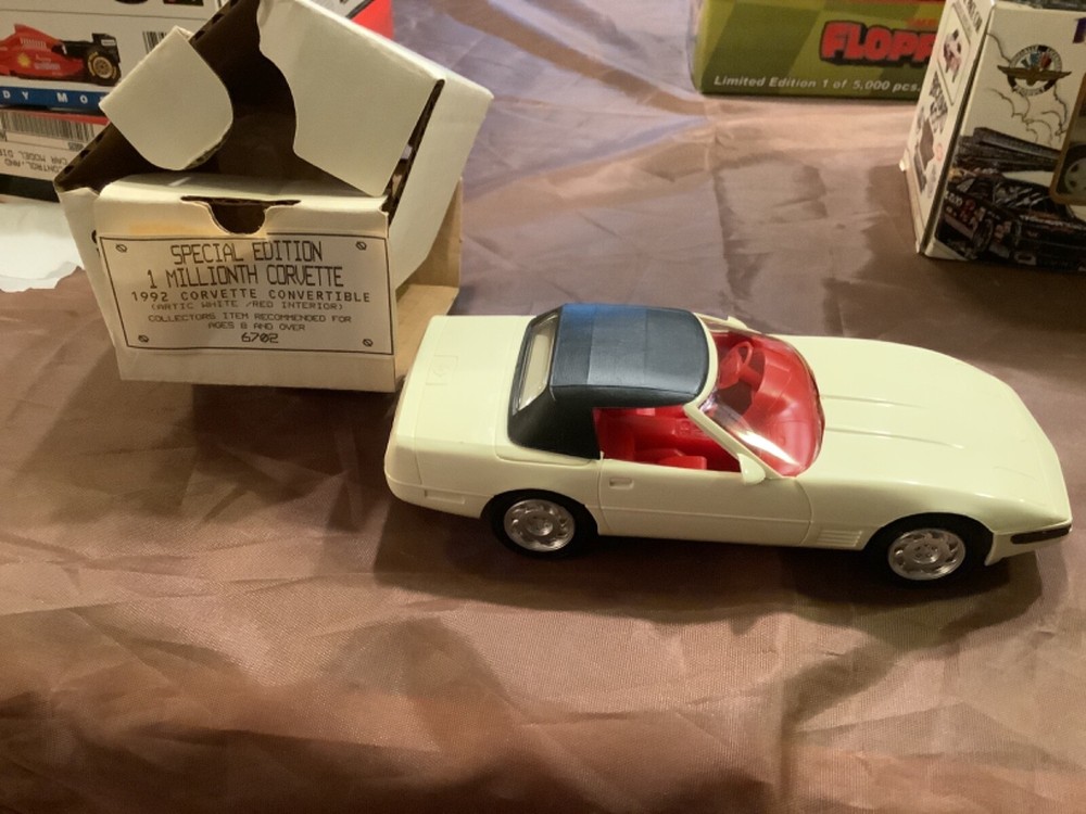 1992 AMT / ERTL CHEVROLET 1 Million Corvette #6702 Artic White Red Interior RARE