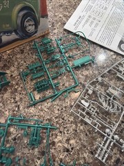 REVELL THAMES PANEL TRUCK WITH DETAIL PARTS NEW INSIDE KIT! CIRCA 1995!! VMCP!