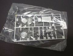 DONOR NASCAR 1996-1997 FORD THUNDERBIRD STOCK CAR KIT- WHITE – NO DECALS – 1/24