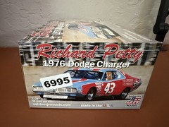 Salvinos Jr Models 1/25 Richard Petty #43 1976 Dodge Charger Race Car 6995
