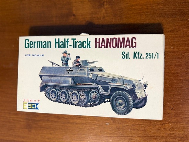 GERMAN HALF TRACK HANOMAG 1-72 SCALE ESCI # 8002