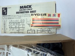 AMT 1:25 Scale Mack Cruise Liner Cabover Truck Ryder Sealed Inside Model Kit