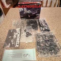 Polar Lights Batmobile Batman 1:25 Plastic Model Kit Skill Level 2 Unassembled