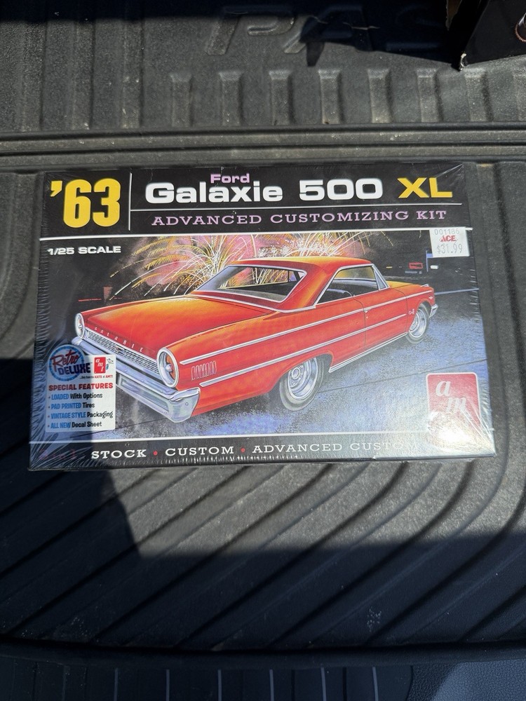 AMT Ertl Classics 1/25 1966 Ford Galaxie 500 Model Car Kit 31546 NEW SEALED