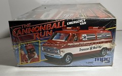 VINTAGE 1981-THE CANNONBALL RUN EMERGENCY VAN-Factory Sealed Parts Bag/Model Car