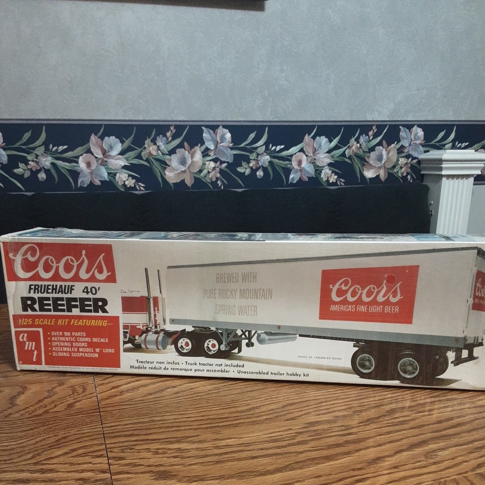 Coors Fruehauf Reefer #5203 40′ Trailer 1/25 Scale Kit AMT