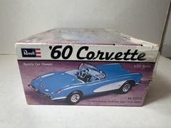 Revell 1960 Chevy Corvette 1:25 Model Kit #H-1203 1984 NEW SEALED