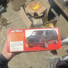 AMT Sun Chaser Chevy Custom Van 1:25 Plastic Model Kit Unassembled T402