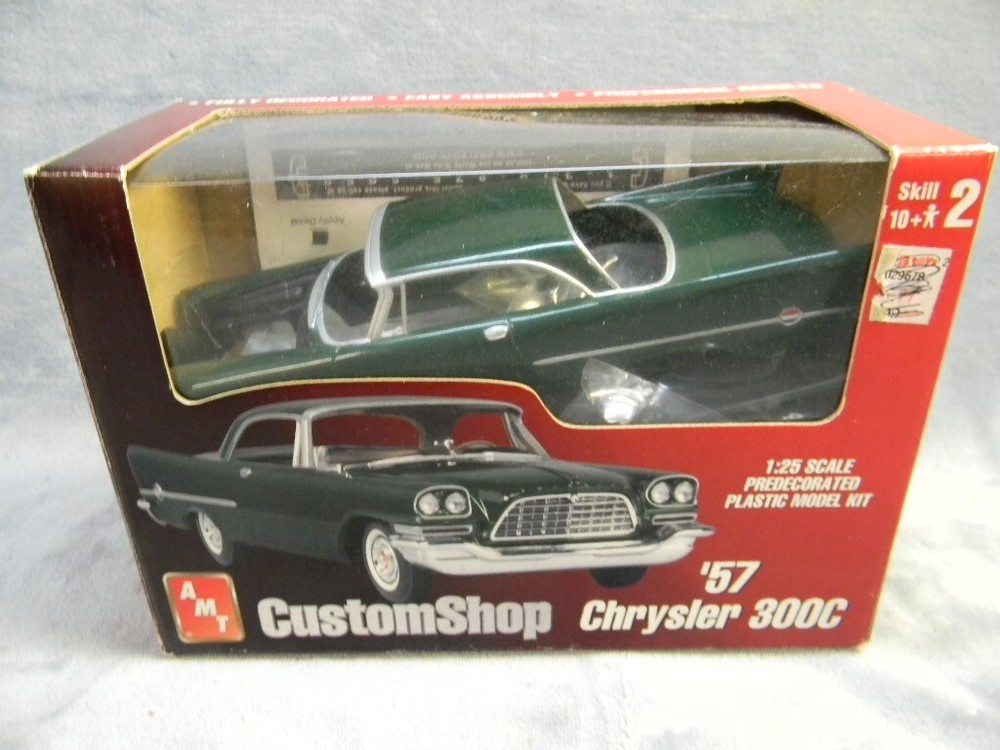 1/25 SCALE AMT 1957 CHRYSLER 300C PRE-DECORATED CUSTOM SHOP GREEN MODEL KIT #2