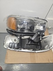 Headlight Assembly Compatible with 1999-2006 GMC Sierra 1500 Black/Clear/Clear