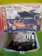 AMT 1925 Model T Ford Two 3 In 1 Kits 1/25 Scale Model Kit #626 *OPEN BOX*