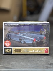 AMT FORD ’62 Thunderbird 2 in 1 “Customizing” model kit “New Factory Sealed Box”