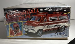 VINTAGE 1981-THE CANNONBALL RUN EMERGENCY VAN-Factory Sealed Parts Bag/Model Car