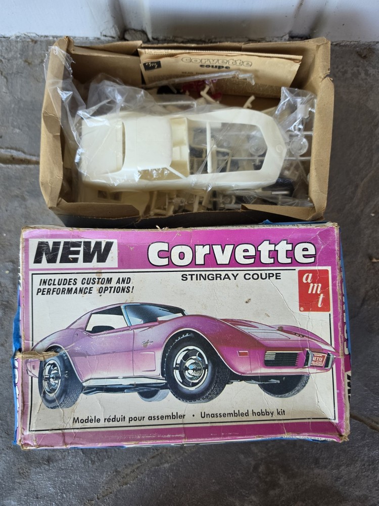 Vintage Corvette Stingray Coupe AMT 1:25 Model Kit T468 Opened ~ As Is