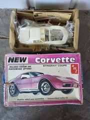 Vintage Corvette Stingray Coupe AMT 1:25 Model Kit T468 Opened ~ As Is