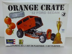 1/25 Revell Orange Crate 32 Ford Sedan Unassembled Revell 32 FORD SEDAN ORANGE C