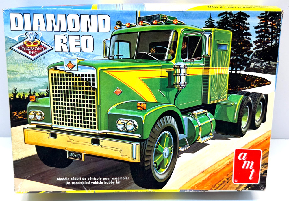AMT 1:25 Scale Diamond Reo Semi Truck Sealed Inside Model