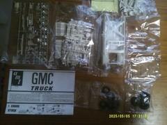 AMT 1/25 Scale AMT1219 1972 GMC Jimmy Model Kit