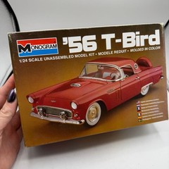 AMT/ERTL Chevrolet C-1500 Sportside model kit. 1/25 vintage