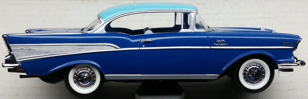 ESTATE – 1957 Chevy BEL AIR Dark Blue with Light Blue Top & White Walls 1/25