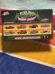 Jada Toys Road Rats ’57 Chevy Suburban 1:24 Diecast Model Kit Extra Wheels