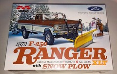 Moebius 1972 F-250 Ranger XLT Pickup Truck with Snow Plow 1:25 model car kit