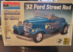 CLASSIC CRUISER 32 FORD MONOGRAM STREET ROD 1/25 SCALE MODEL KIT *SEALED*