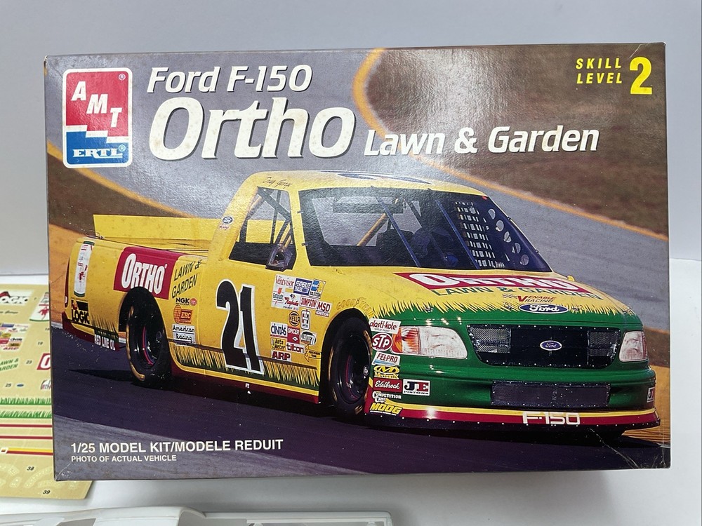 AMT ERTL Ford F-150 Ortho Lawn & Garden 1:25 Scale Model 8304 Open Box M19
