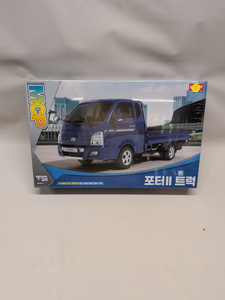 Academy Model Kit 1:25 Scale Hyundai Porter II Cargo Truck MPC Multi Color Parts