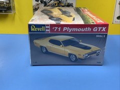 VINTAGE Revell ‘71 Plymouth GTX #7608. Plastic Model Kit NEW