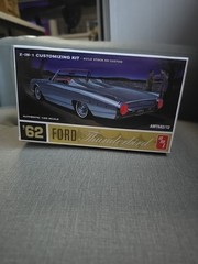 AMT ’62 FORD THUNDERBIRD MODEL KIT #682 1/25 SCALE