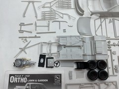 AMT ERTL Ford F-150 Ortho Lawn & Garden 1:25 Scale Model 8304 Open Box M19