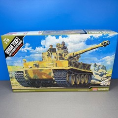 ACADEMY GERMAN TIGER-I TANK EARLY PRODUCTION 1/35 SCALE PLASTIC MODEL KIT 13239