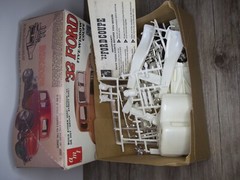 AMT Model car kit ’32 Ford ” Deuce” coupe street rod or stock ’32 Z58
