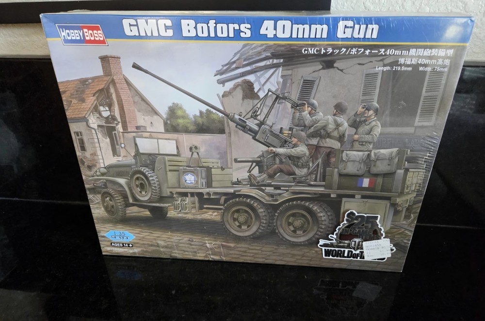 HOBBY BOSS GMC TRUCK W/BOFORS 40mm 1/35 SCALE MODEL KIT