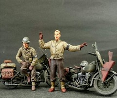 1/35 U.S. Military Police (2 motorcycles with figures) MiniArt 35085 Model kit