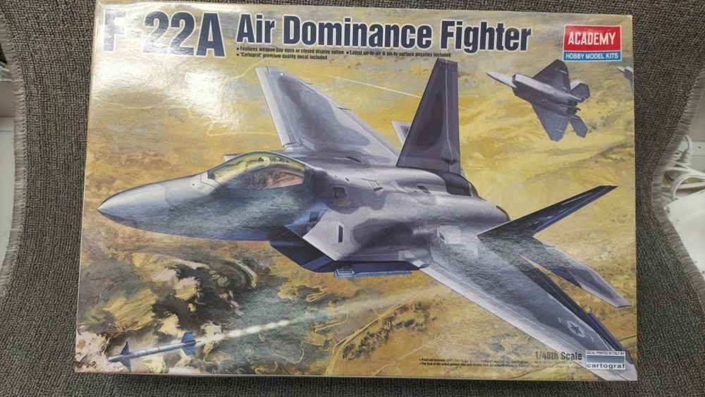 Academy 1/48 F 22A Raptor fighter jet Collectables 17+