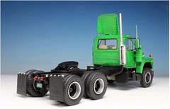 AMT Mack R685ST Semi Tractor 1/25 Scale Model Kit [New Toy]
