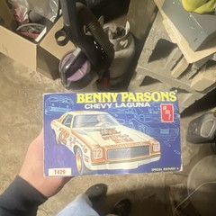 AMT Benny Parsons Chevy Laguna Model Kit 1/25 Scale